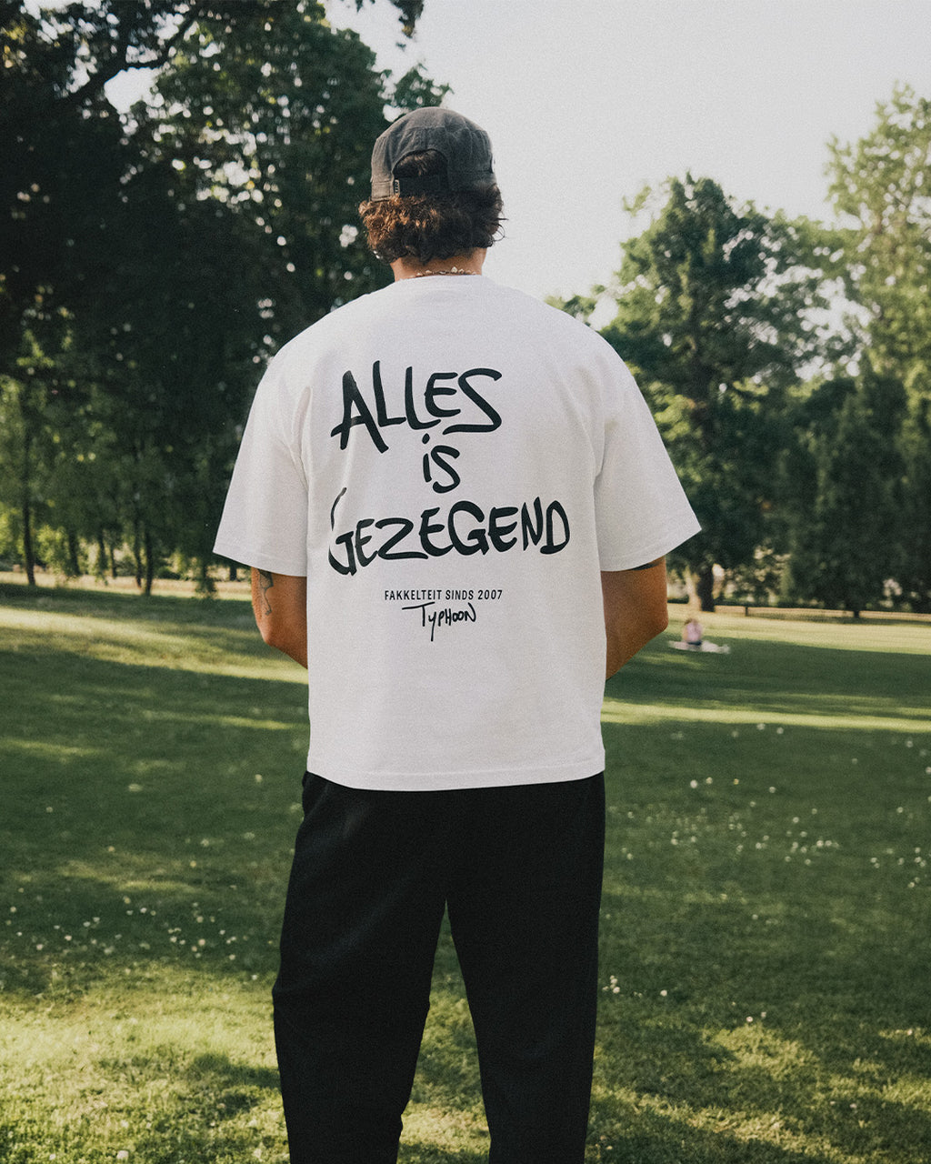 PRE-ORDER 'Alles is gezegend" TYPHOON - Tee WIT