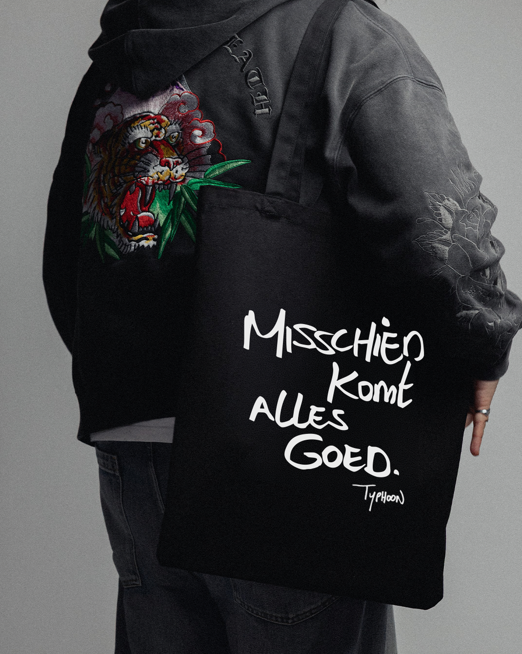 PRE-ORDER 'Gezegend pack" TYPHOON - 2 tee's + Tote