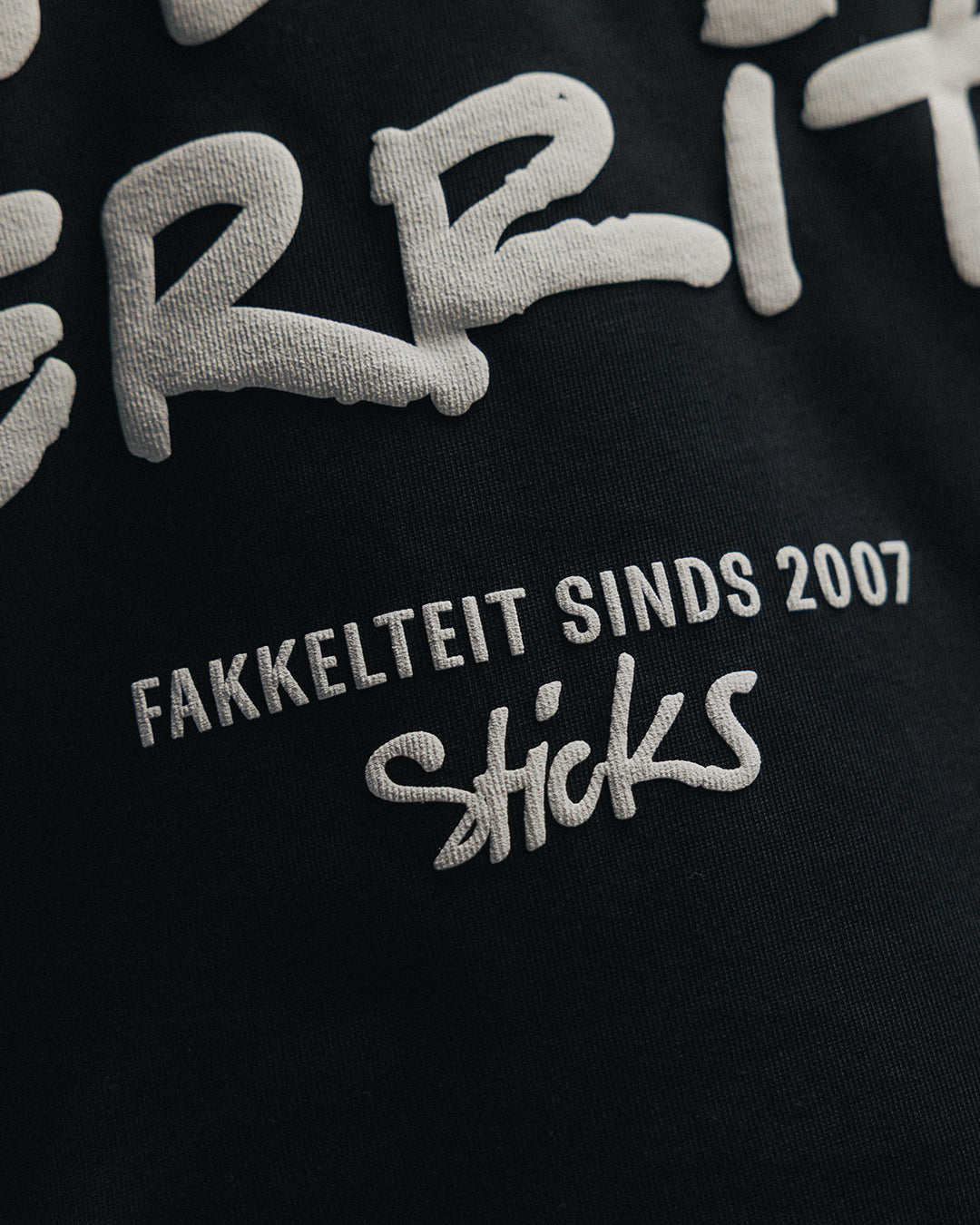 'WIE NIET SPRING IS EEN GERRIT" Sticks - Tee