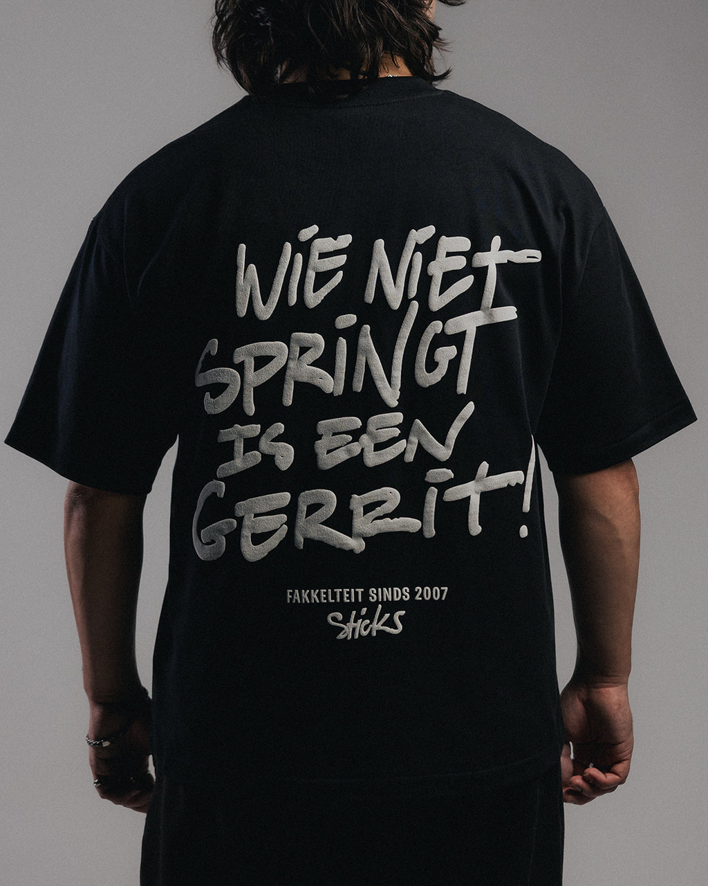 'WIE NIET SPRING IS EEN GERRIT" Sticks - Tee