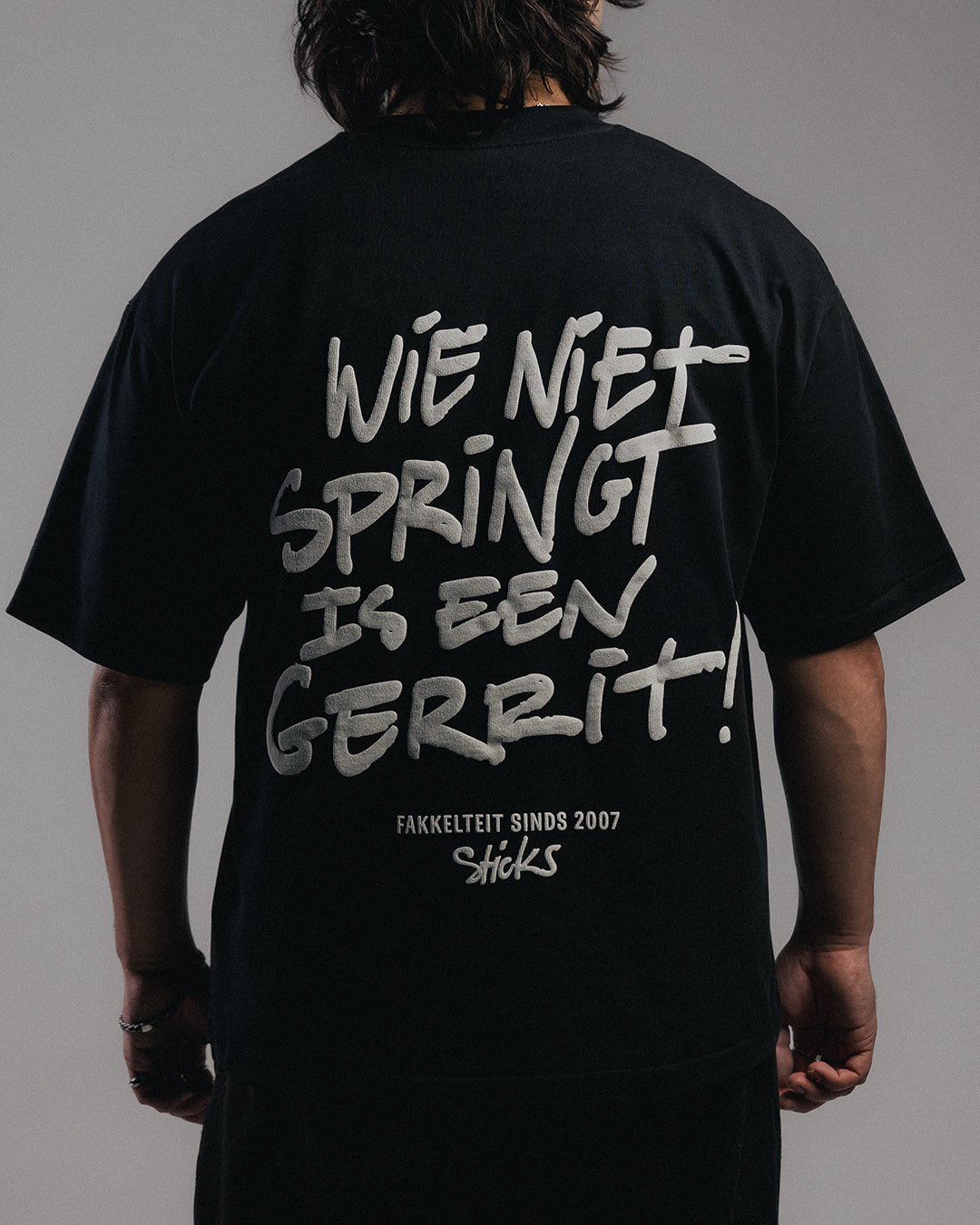 'WIE NIET SPRING IS EEN GERRIT" Sticks - Tee